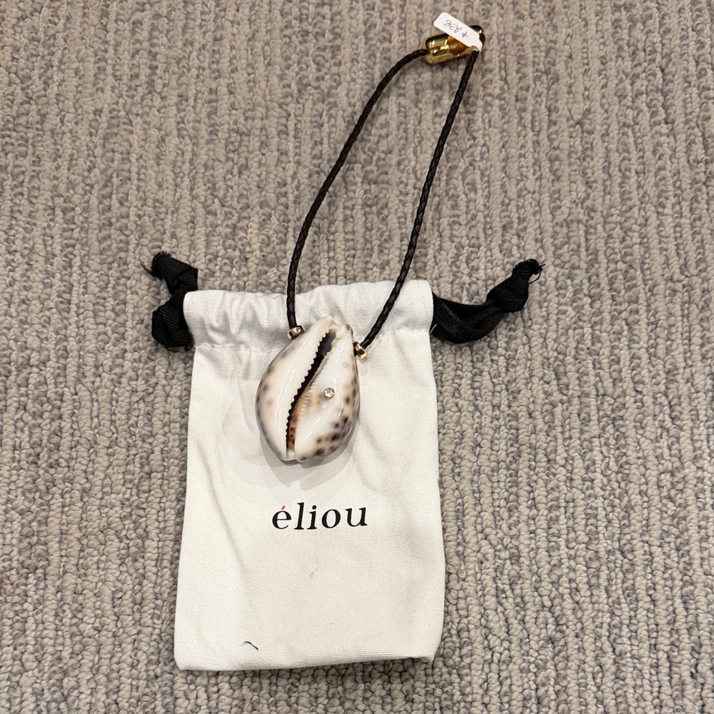 Eliou Giant Shell Necklace